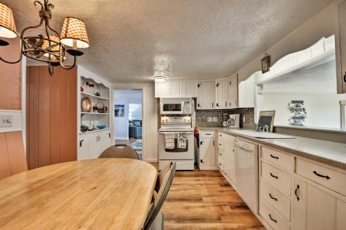 Family Cottage on Chaumont Bay Walk Downtown - image 2