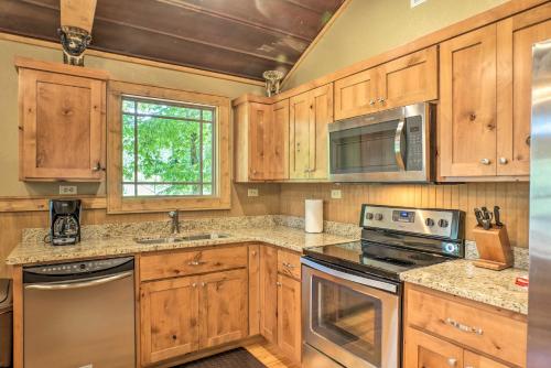 Guntersville Lake Cabin with 3 Fishing Ponds! in Guntersville, USA