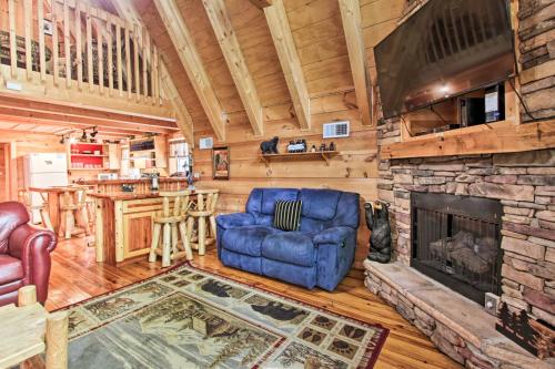 A-Frame Cabin with Hot Tub Less Than 1 Mi to Ober Gatlinburg in Gatlinburg, USA