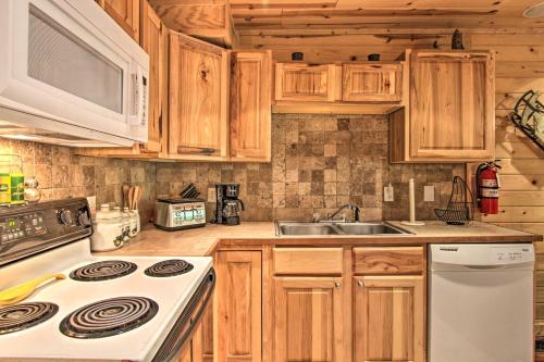 Rustic Gatlinburg Chalet with Hot Tub 2 Mi to Town in Gatlinburg, USA