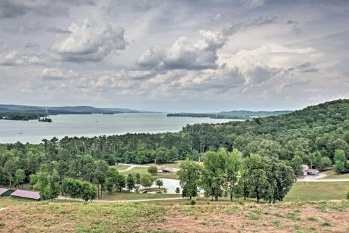 Guntersville Cabin with Fire Pit and Covered Porch in Guntersville, USA