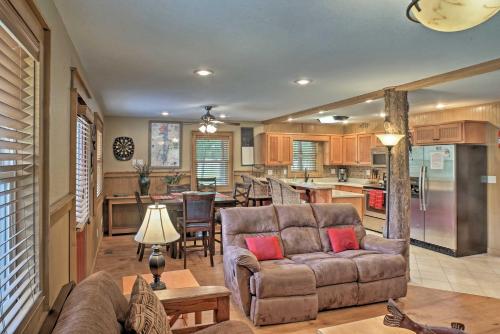 Guntersville Cabin with Fire Pit and Covered Porch in Guntersville, USA