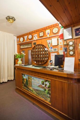 Hotel Moderno – Erice, CA