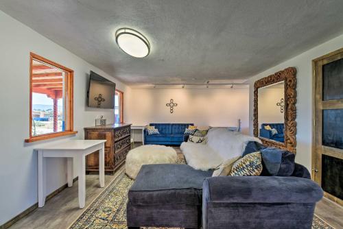 Chic Studio with Grill - 25 Mins to Taos Ski Valley! 