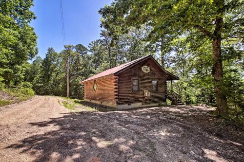 Eureka Springs Studio with Deck Views and BBQ! - image 3