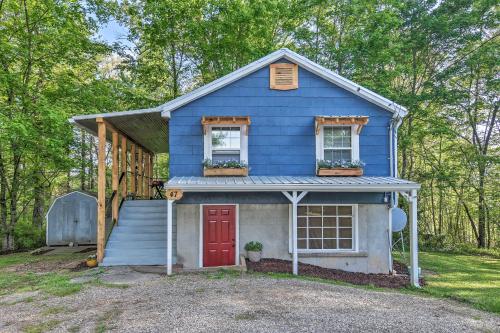 Cozy Candler Cottage - 11 Mi to DT Asheville!