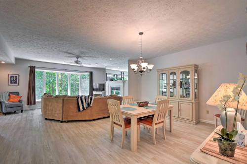 Condo on Lake Keowee with Resort Amenities and Pool! in Salem, USA