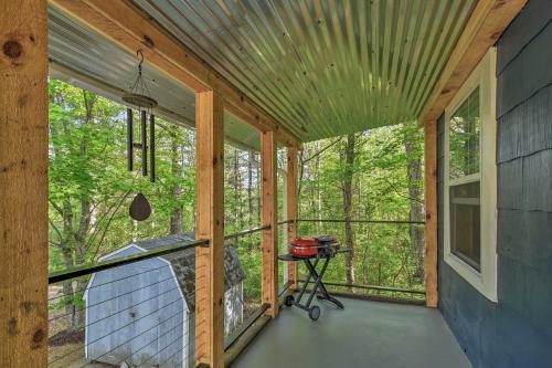Cozy Candler Cottage - 11 Mi to DT Asheville! in Candler, USA