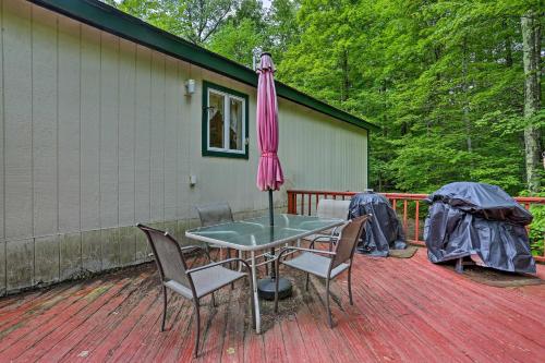 Pocono Lake Cabin 1 Mile From Arrowhead Lake! - image 9