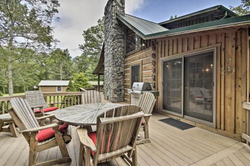 Creekside Berkeley Springs Cabin on 35 Acres! in Berkeley Springs (WV)