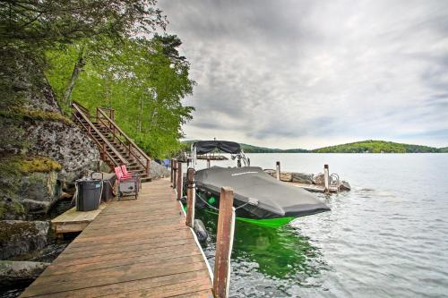Lakefront Alton Bay Home with Movie Theater and Dock in Уолфеборо (Нью-Хэмпшир )