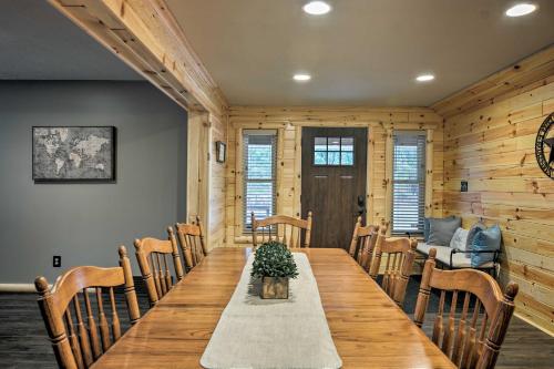 All Season Big Bear Lake House, Walk to Beach in Johannesburg (MI)