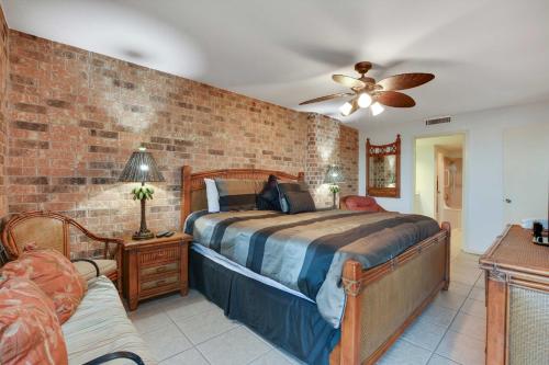 Beachfront Port Aransas Condo with Pool Access! - image 2