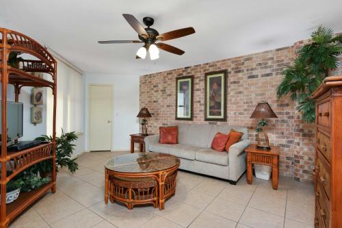 Beachfront Port Aransas Condo with Pool Access! - image 4
