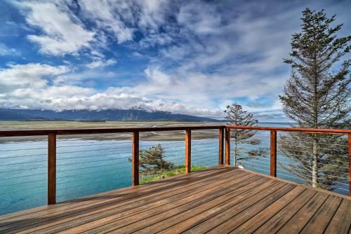 Luxury Homer Villa with Hot Tub on 22 Acres! - image 8