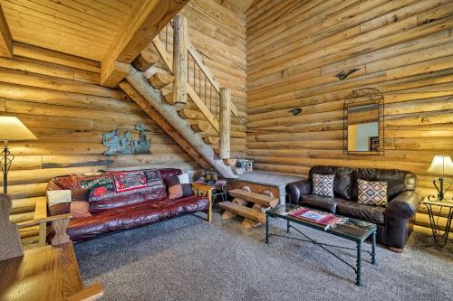 Pet-Friendly Moab Cabin with Mtn Views and BBQ!