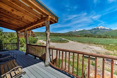 Pet-Friendly Moab Cabin w/ Mtn Views & BBQ! in La Sal (UT)