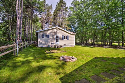 Charming Higgins Lake Cottage with Shared Dock! - image 3