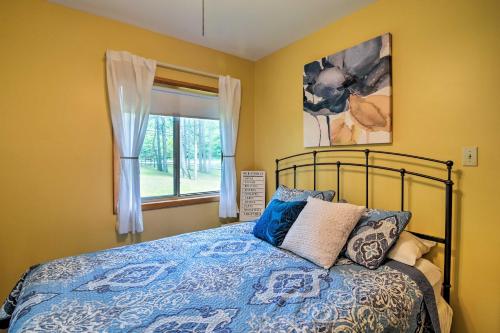 Charming Higgins Lake Cottage with Shared Dock! - image 7
