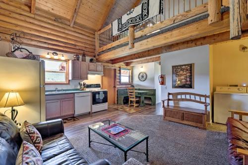 Pet-Friendly Moab Cabin w/ Mtn Views & BBQ! in La Sal (UT)