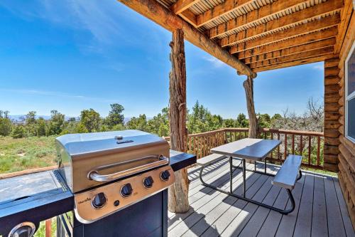 Pet-Friendly Moab Cabin w/ Mtn Views & BBQ! in La Sal (UT)