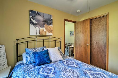 Charming Higgins Lake Cottage with Shared Dock! - image 9