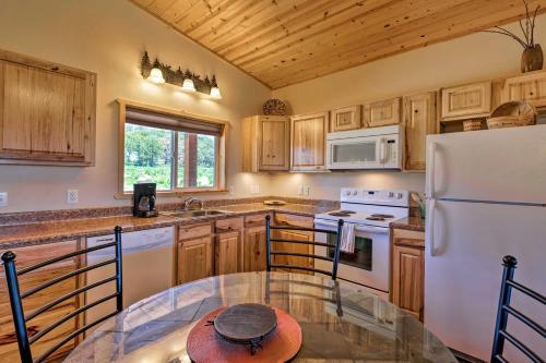 5-Acre Moab Studio w/ BBQ & Stunning Mtn Views in La Sal (UT)
