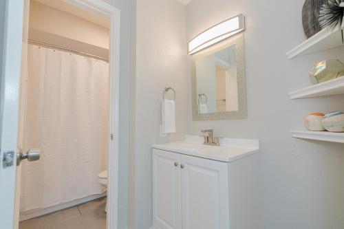 Balcony with Beachview, 2 Pools, Cruise Parking