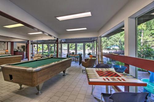 Eclectic Cabin with Hot Tub Less Than 1Mi to Ober Gatlinburg - image 37