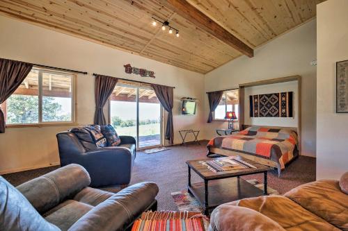 5-Acre Moab Studio w/ BBQ & Stunning Mtn Views in La Sal (UT)