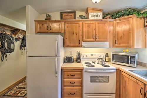 Cozy Apgar Village Cabin in Glacier National Park!