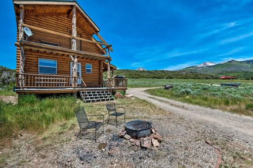 Cabin w/ Fire Pit, Views & BBQ: 18 Mi to Moab!, Moab