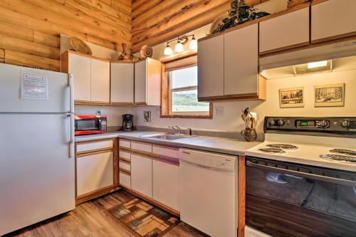 Cabin w/ Fire Pit, Views & BBQ: 18 Mi to Moab! in La Sal (UT)