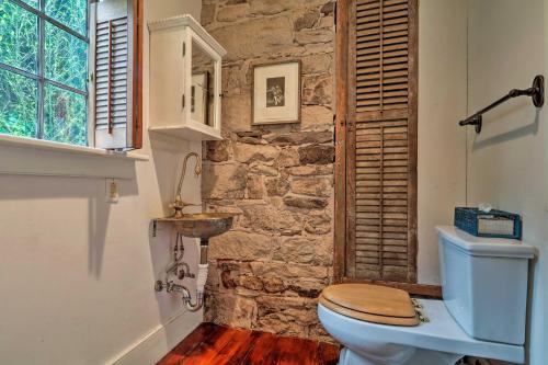 Stunning Home by the Delaware River with Hot Tub! - image 3