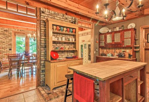 Lakefront Superior Cottage with Deck and Boat Dock - image 3