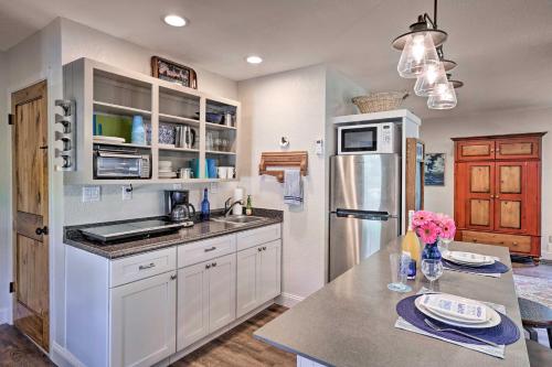 Charming New Braunfels Hideaway about 5 Mi to River!