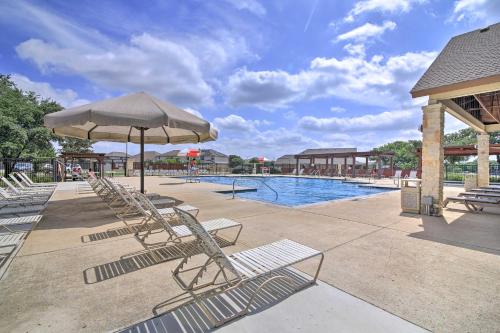 Home with Patio Mins to SeaWorld and Lackland AFB! - image 3