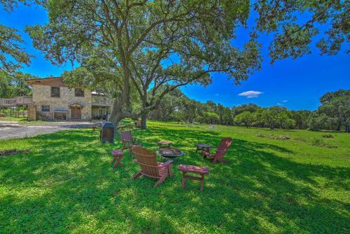 Scenic Cottage with Views 17 mi to San Antonio! - image 3