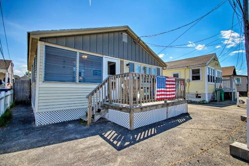 Hampton Cottage - Walk to Beaches and Marina! Hampton