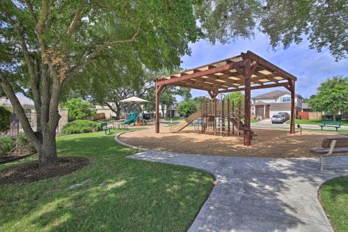 Home with Patio, Mins to SeaWorld and Lackland AFB!