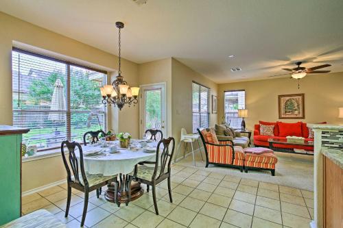 Home with Patio Mins to SeaWorld and Lackland AFB! - image 6