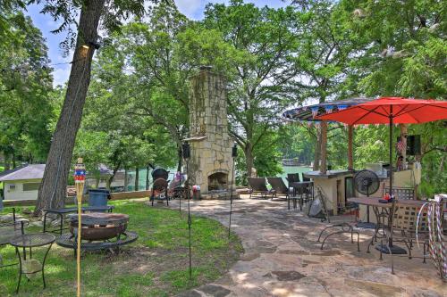 Patriotic Seguin Home with Outdoor Entertainment