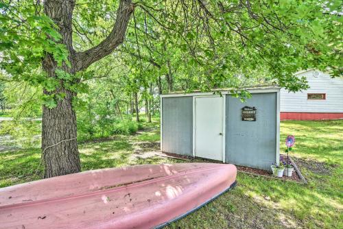 Fishermens Paradise with Fire Pit on Rice Lake!