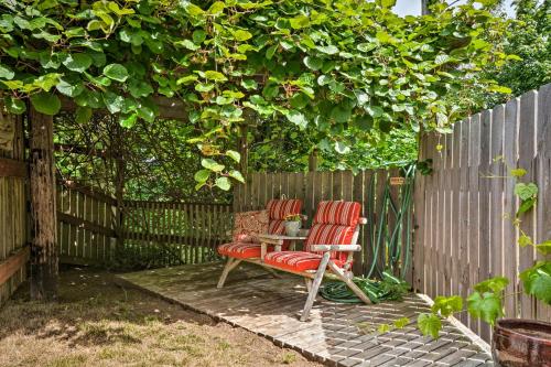 Gold Beach Apartment with Activities - 2 Mi to Ocean in โกลด์บีช (ออรากอน)