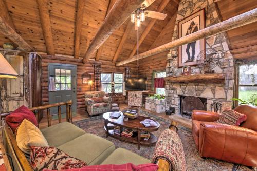 Inn the Woods Family Cabin with Hot Tub and Fire Pit