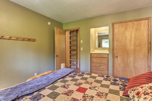 Family Cabin with Hot Tub and Patio - 9 Mi to Deadwood