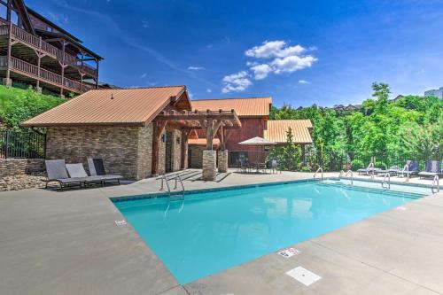 Madison Bear Garden with Hot Tub and Pool Access