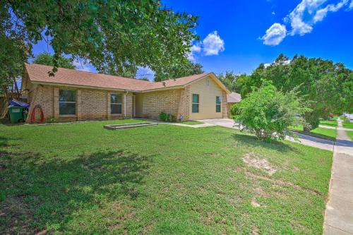 San Antonio Oasis with Hot Tub, Pool and Outdoor Bar!