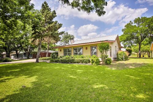 Renovated Lake LBJ Home with Pvt Dock and Patio! in 伯尼特