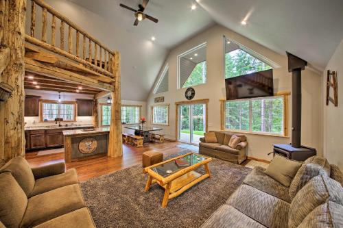 Spacious Cabin By Priest Lake and Elkins Resort